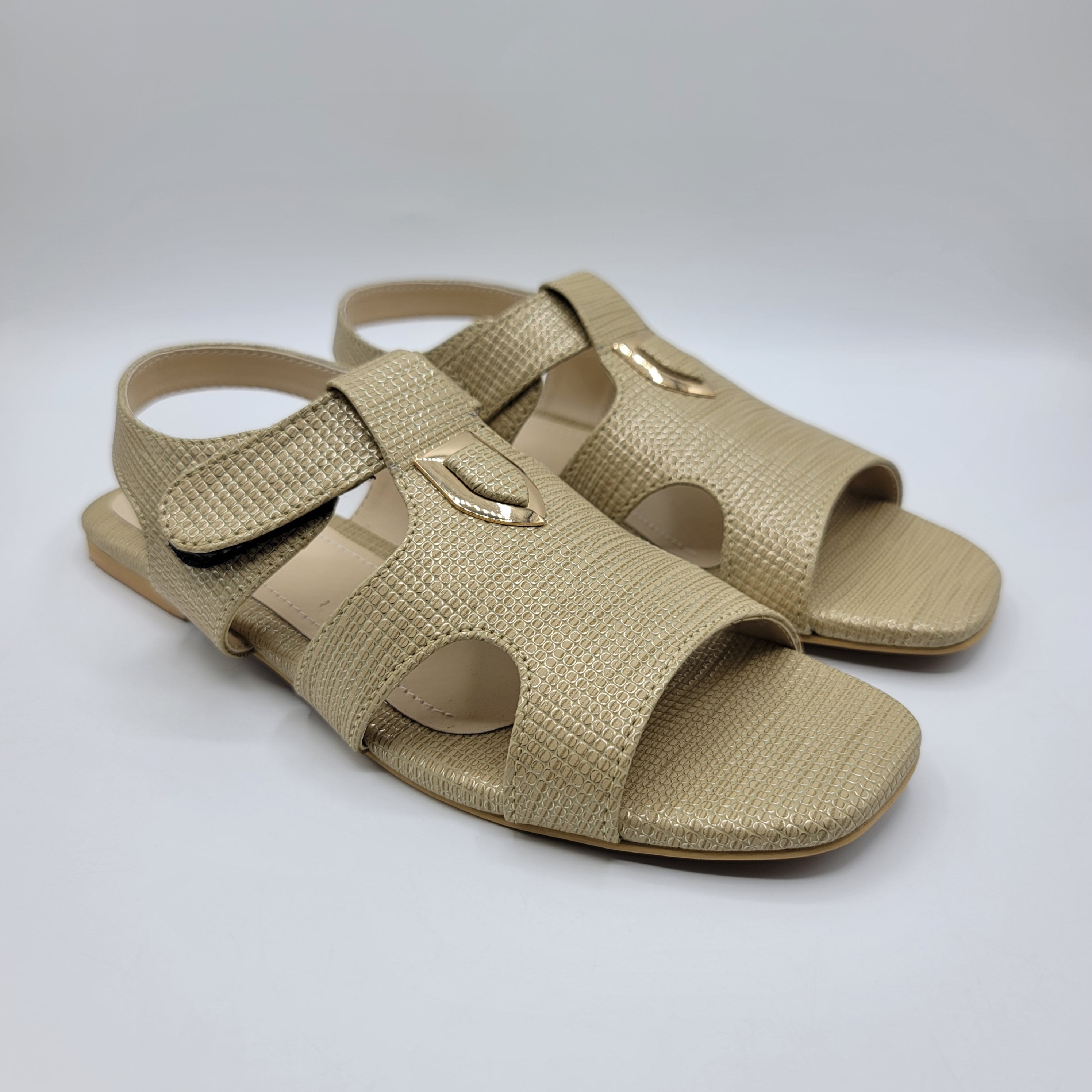 Peshawari Elegance Sandals - Beige