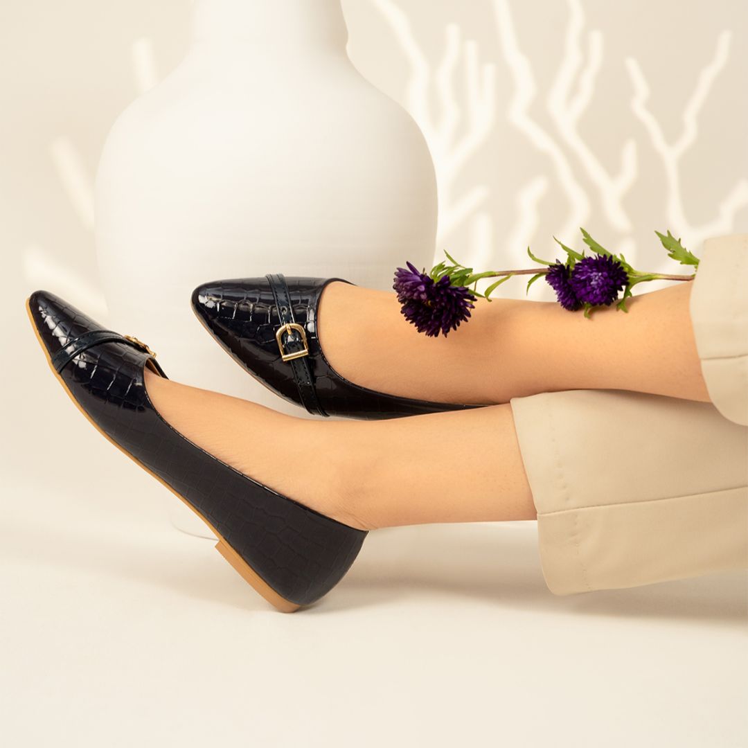 Taylors - Navy Pumps